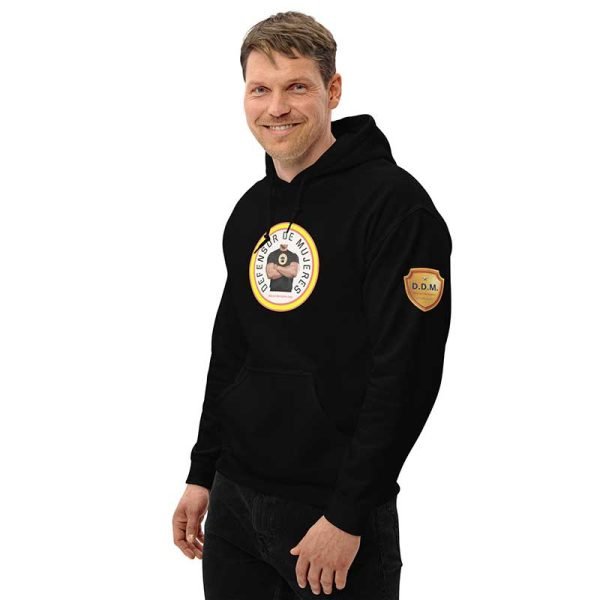 Sudadera negra, con capucha. Escudo DDM en la manga izquierda
