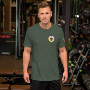 Camiseta color verde bosque, de manga corta. Escudo DDM en la manga izquierda - Luxe