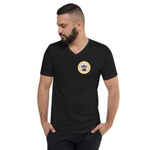 Camiseta negra, de manga corta y cuello de pico